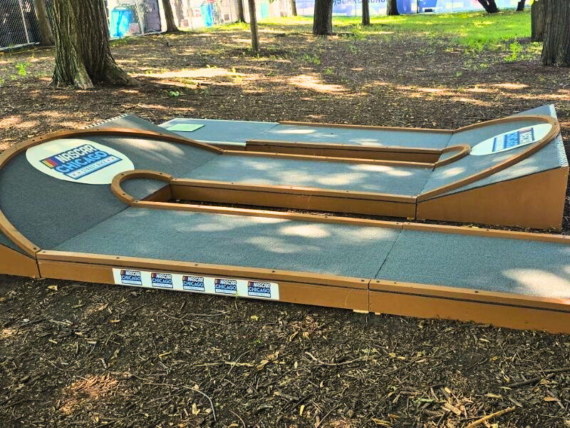 wow mini golf rental image