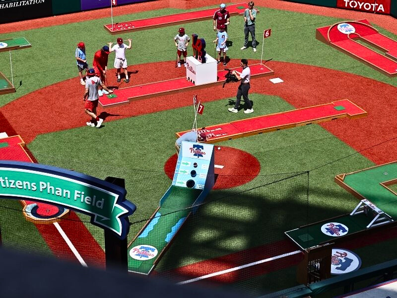 mini golf rentals image